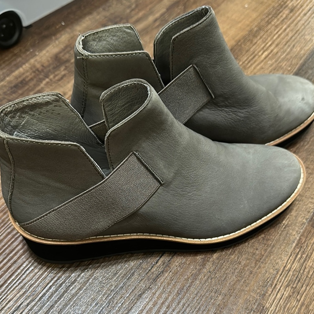 Eileen Fisher Lark Gray Leather Chelsea Boot Women's Size 7
